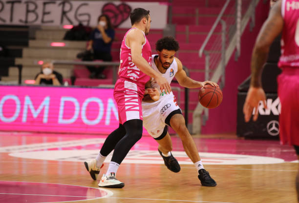 也暗示了目 也暗示了目