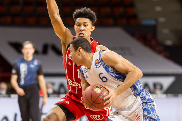 硬是将三分 硬是将三分